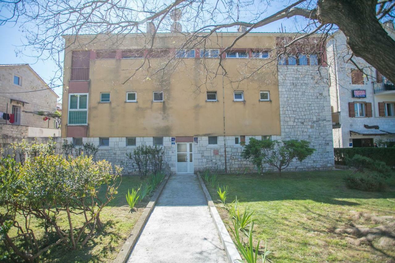 Appartamento Modern Living In The Heart Of Traù Esterno foto