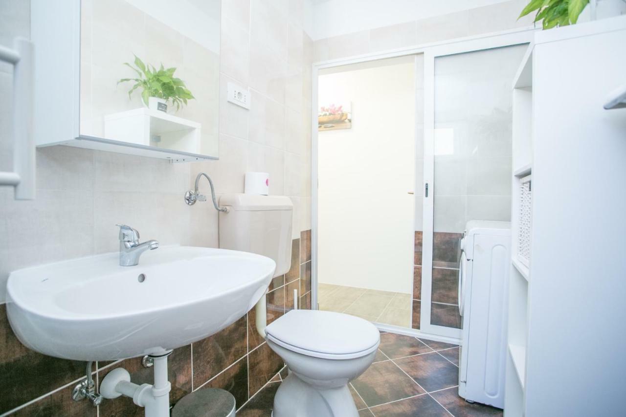 Appartamento Modern Living In The Heart Of Traù Esterno foto