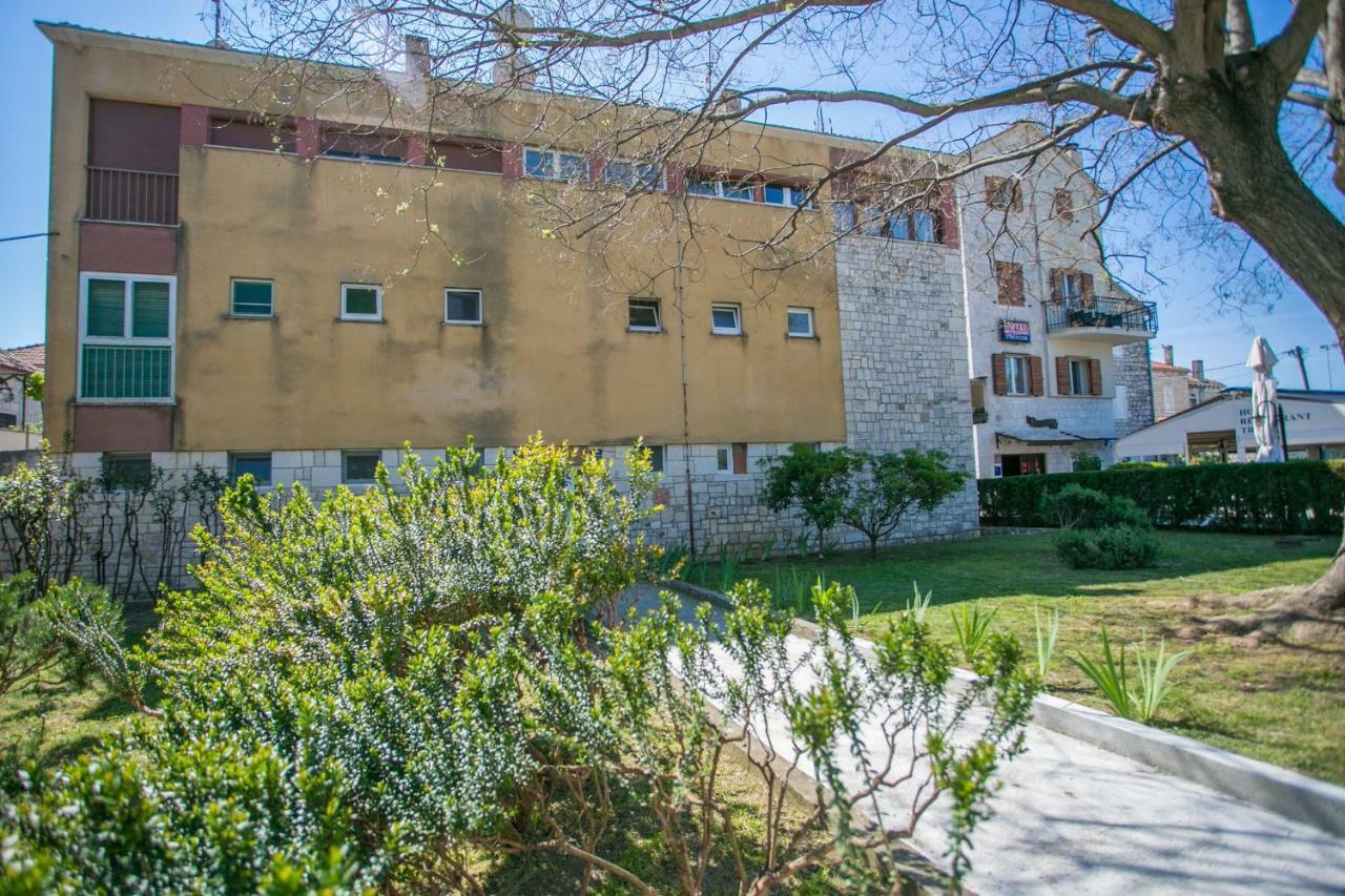 Appartamento Modern Living In The Heart Of Traù Esterno foto